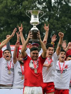 A taça que pode não valer o acesso. [foto: Carlos Parra/ANFP]